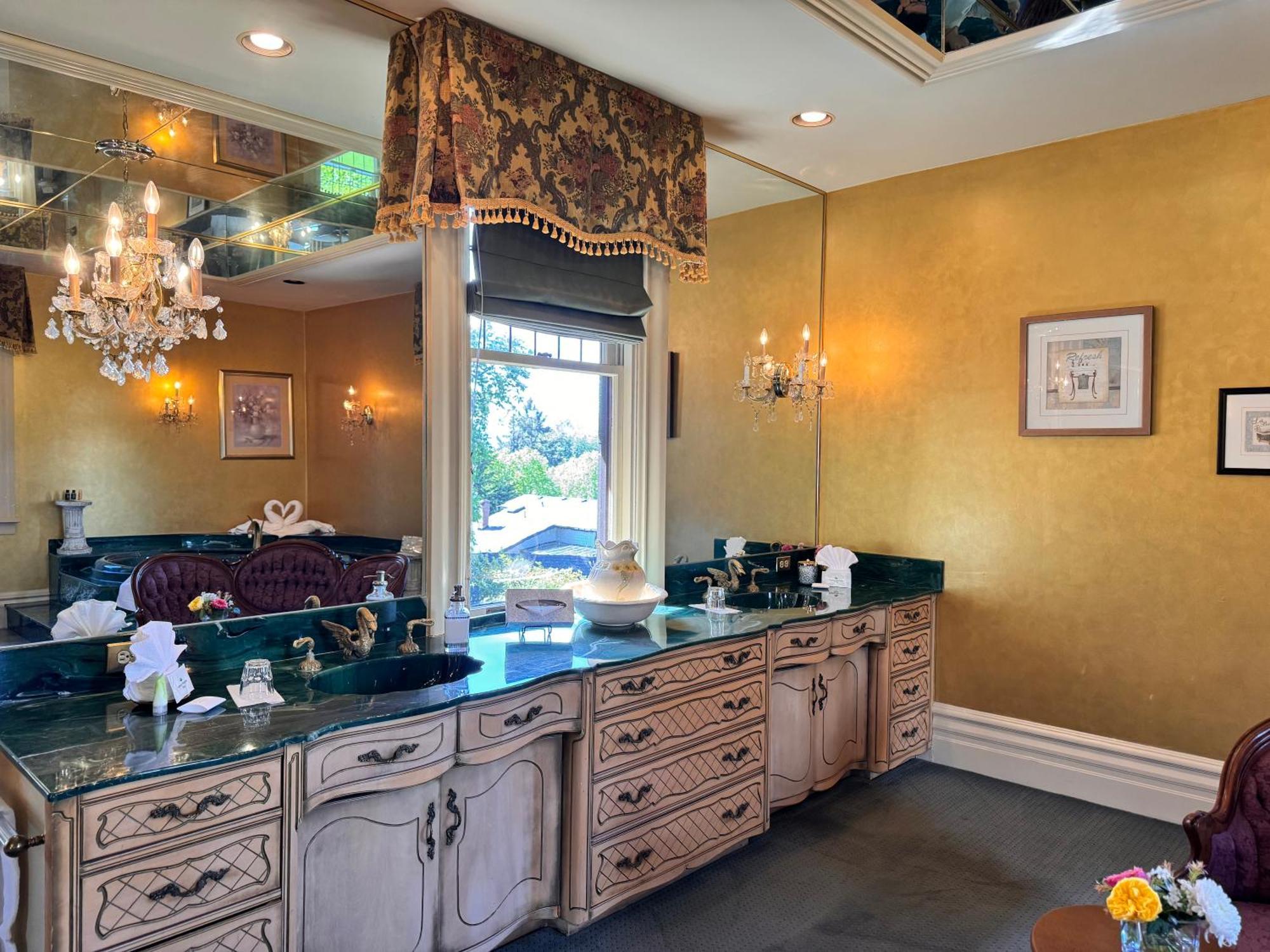 Prior Castle Inn Victoria Luaran gambar